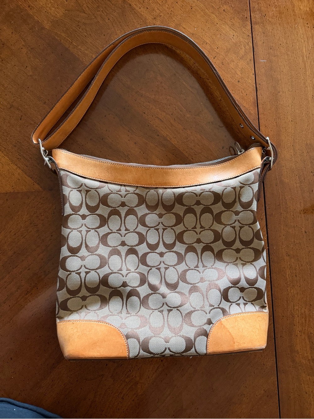 Coach Signature Medium Slim Duffle Sac